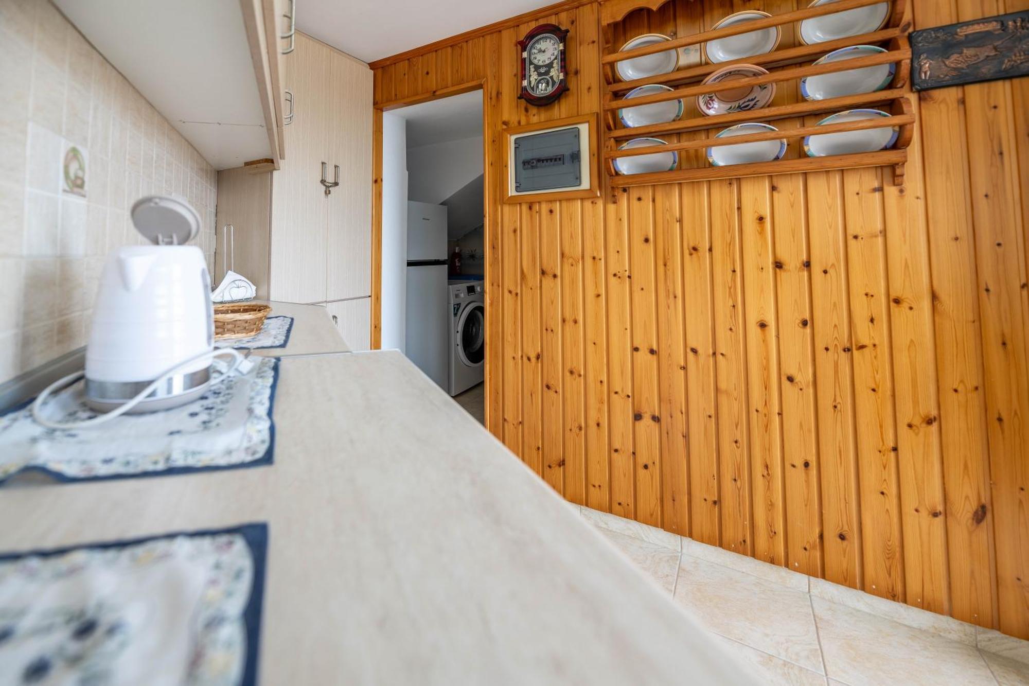 Springs Petronas Apartment Archangelos  Buitenkant foto